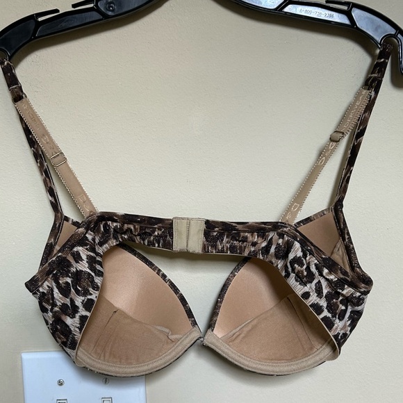 Dolce and Gabana - Leopard Patterned Bra - 36C - Picture 2 of 3